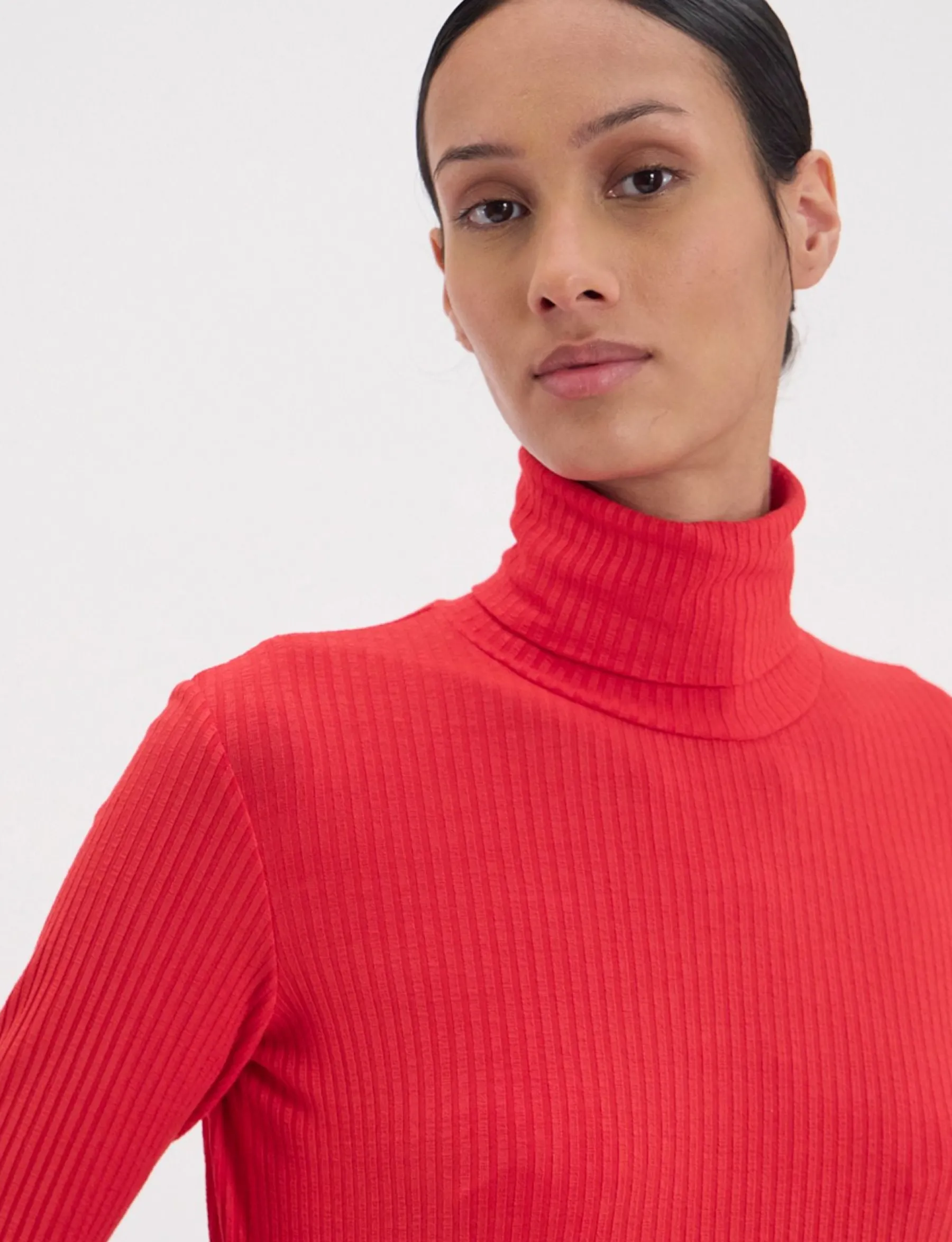 Fashion Ines de la Fressange Paris Matthieu red turtleneck T-shirt