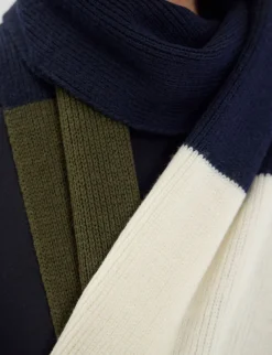 Hot Ines de la Fressange Paris Ysée scarf in wool, navy, khaki and ecru